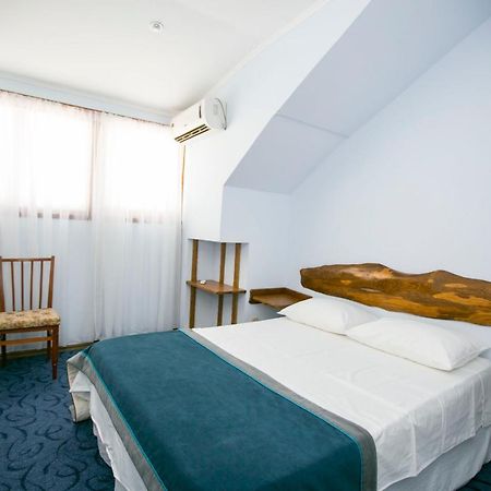 Guest House Lavr กากรา ภายนอก รูปภาพ