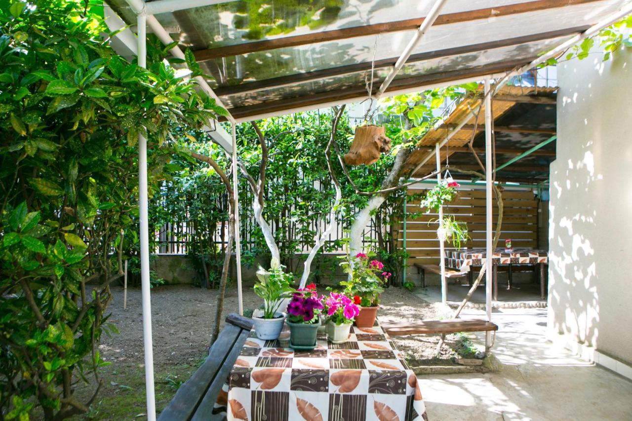 Guest House Lavr กากรา ภายนอก รูปภาพ