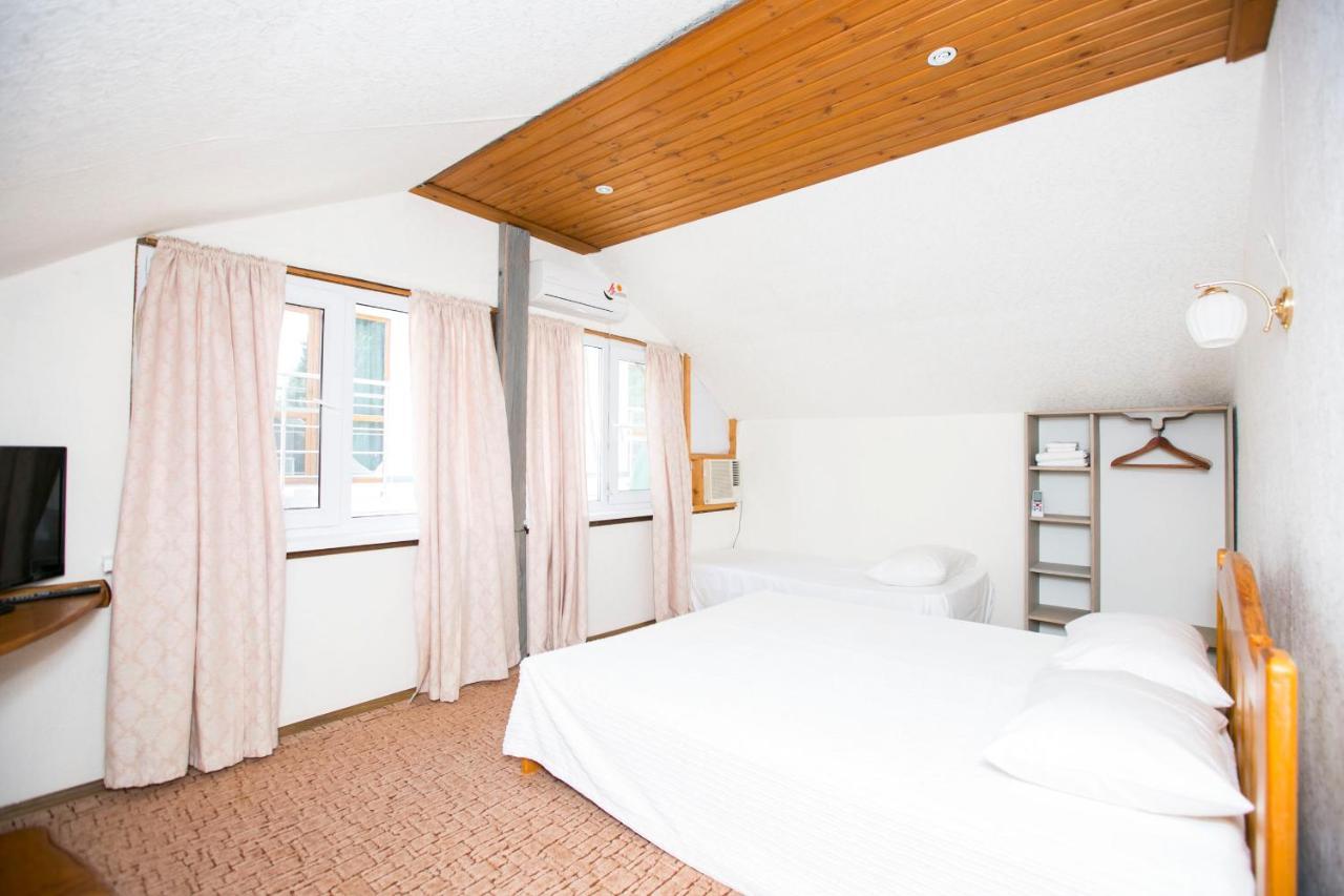 Guest House Lavr กากรา ภายนอก รูปภาพ