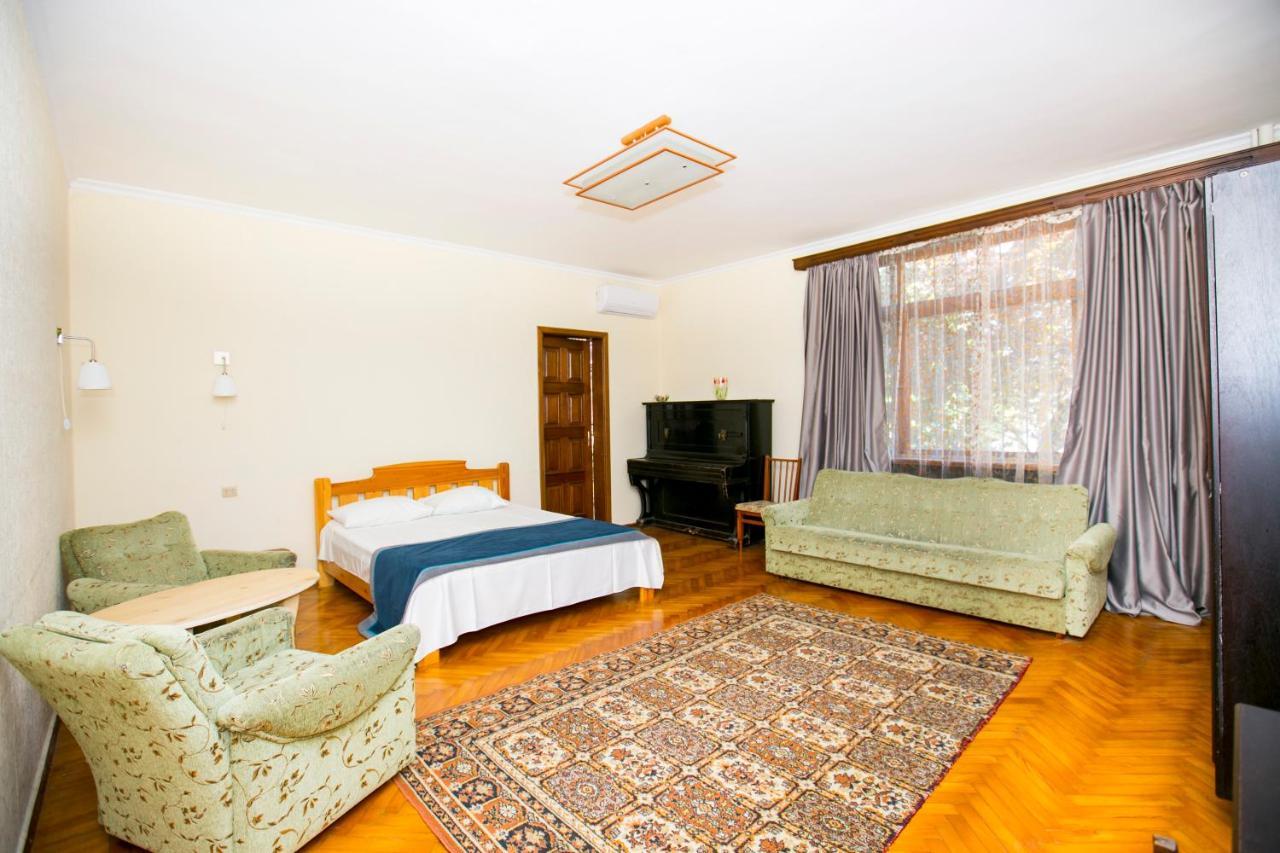 Guest House Lavr กากรา ภายนอก รูปภาพ