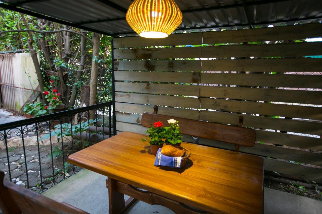 Guest House Lavr กากรา ภายนอก รูปภาพ
