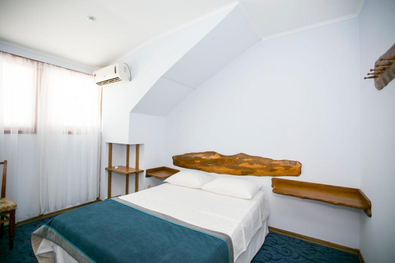 Guest House Lavr กากรา ภายนอก รูปภาพ