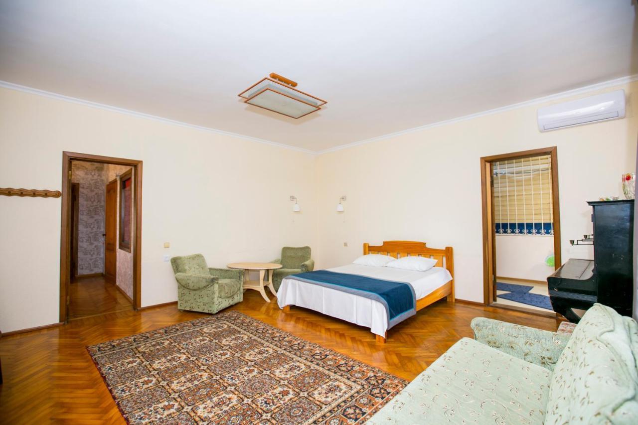 Guest House Lavr กากรา ภายนอก รูปภาพ