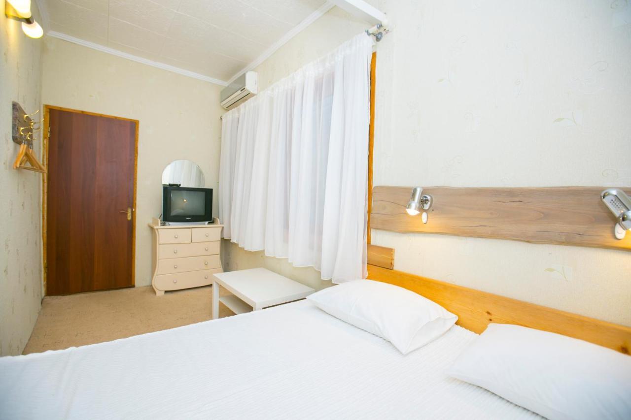 Guest House Lavr กากรา ภายนอก รูปภาพ