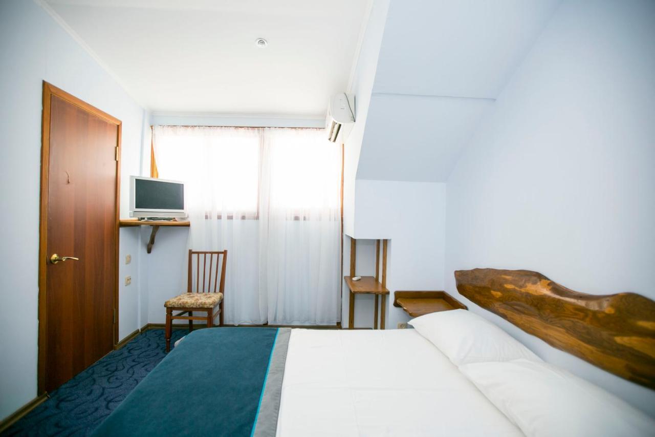 Guest House Lavr กากรา ภายนอก รูปภาพ