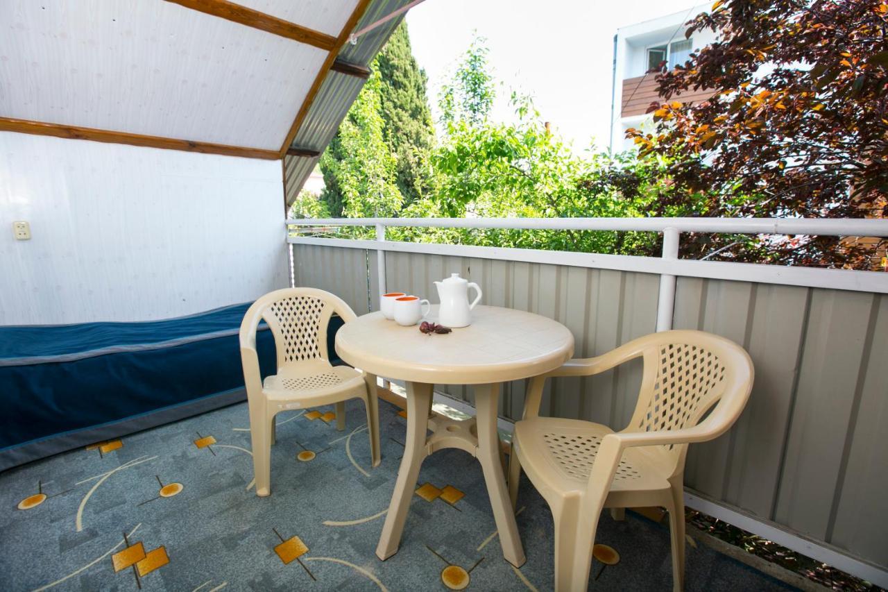 Guest House Lavr กากรา ภายนอก รูปภาพ